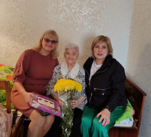 Поздравляем с 100-летним юбилеем Баранову Елену Никифоровну, получателя социальных услуг АНО СОН «Опора