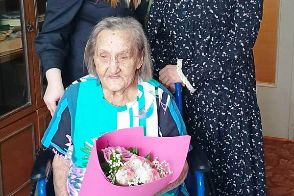 Поздравляем с 100-летним юбилеем Менькову Ульяну Григорьевну, труженицу тыла, получателя социальных услуг АНО СОН "Опора"!