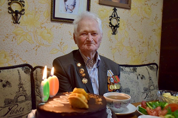 Поздравляем с 90-летним юбилеем ШМИДТА Альберта Станиславовича, участника Великой Отечественной войны, сына полка, получателя социальных услуг АНО СОН «Опора»!