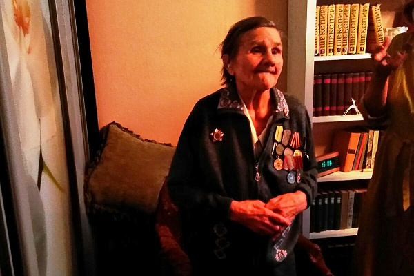 Поздравление ветеранов Великой Отечественной войны, подопечных АНО СОН «Опора», воспитанниками отделения психолого-педагогической помощи ГБУ СО «Центральный ЦСОН» стало доброй традицией