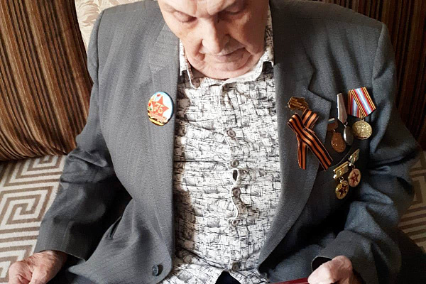 Получатель социальных услуг АНО СОН «Опора» Климов Геннадий Иосифович получил поздравление от Губернатора Волгоградской области А.И.Бочарова