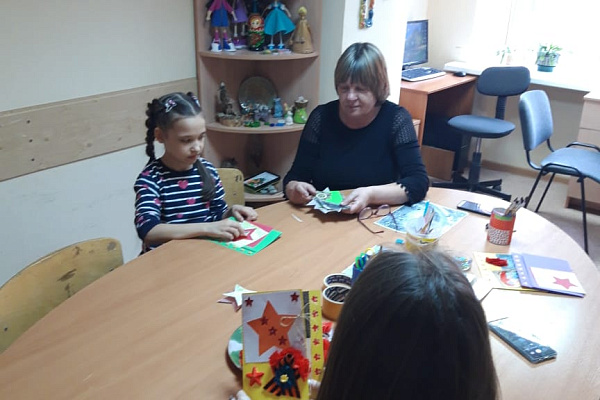 Подготовка к поздравлению с Днем Победы участников Великой Отечественной войны 1941-1945гг. – получателей социальных услуг АНО СОН «Опора» 