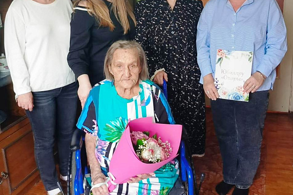 Поздравляем с 100-летним юбилеем Менькову Ульяну Григорьевну, труженицу тыла, получателя социальных услуг АНО СОН "Опора"!