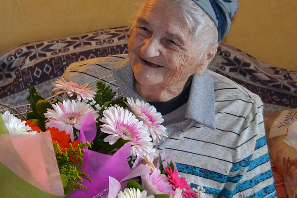 Поздравляем с 100-летним юбилеем МАЛЫШЕВУ Василису Михайловну, труженицу тыла, ветерана труда, получателя социальных услуг АНО СОН «Опора»!