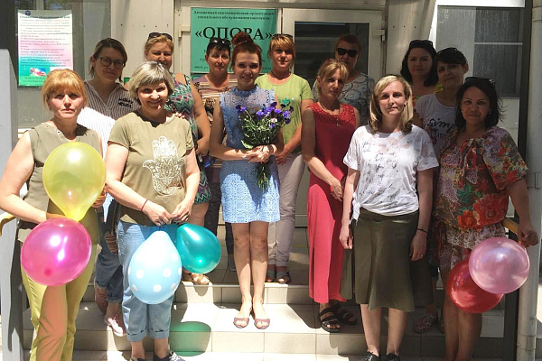 Поздравление соцработников участка ЮЕ Овчаровой