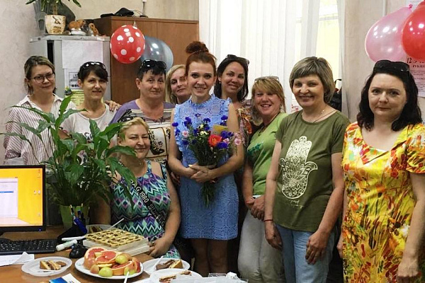 Поздравление соцработников участка ЮЕ Овчаровой