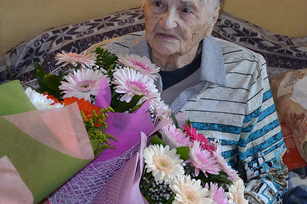 Поздравляем с 100-летним юбилеем МАЛЫШЕВУ Василису Михайловну, труженицу тыла, ветерана труда, получателя социальных услуг АНО СОН «Опора»!