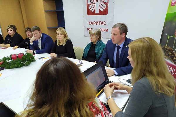 Участие в мероприятии—КРУГЛЫЙ СТОЛ «Формы взаимодействия социальных служб в поддержке больных и их родственников» в Саратове
