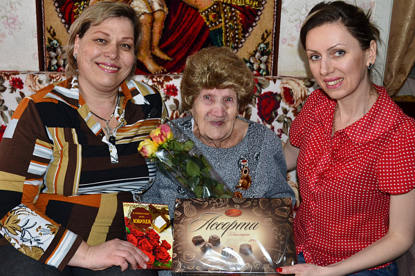 Семикина Татьяна Николаевна, Савич Елена Александровна (справа), Рыбакова Вероника Владимировна